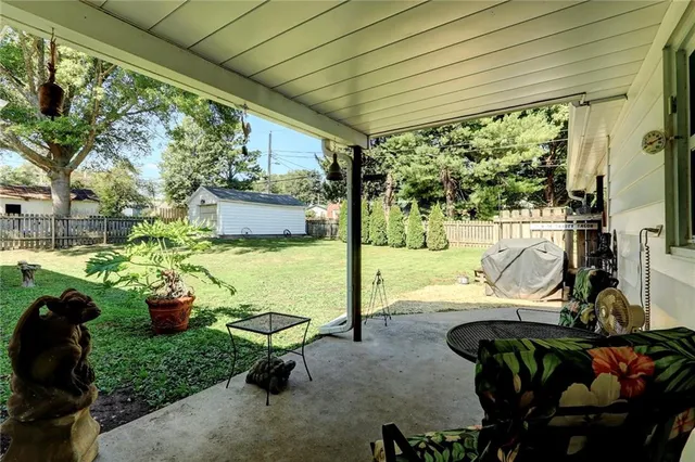 $277,500 | 215 East Walnut Street, Waverly, MO 64096