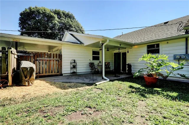 $277,500 | 215 East Walnut Street, Waverly, MO 64096