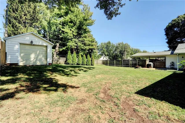 $277,500 | 215 East Walnut Street, Waverly, MO 64096