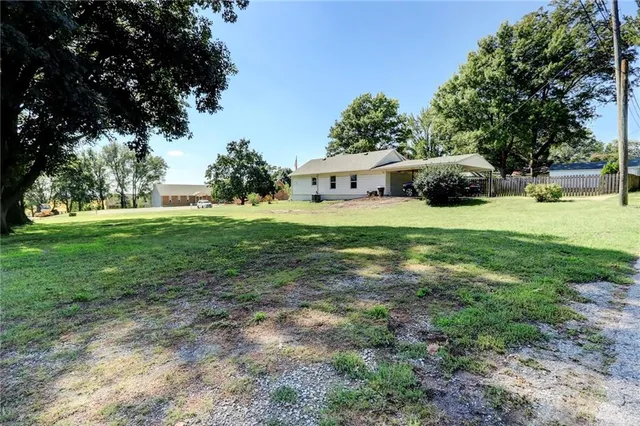 $277,500 | 215 East Walnut Street, Waverly, MO 64096