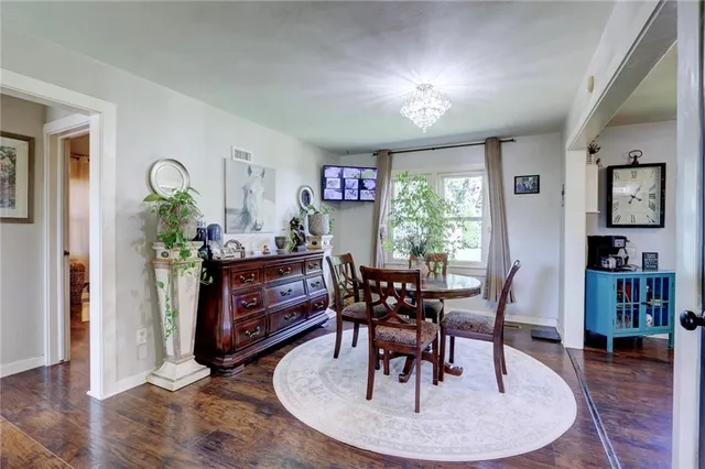 $277,500 | 215 East Walnut Street, Waverly, MO 64096