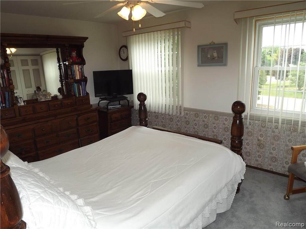 606 Baker Street Rochester Hills, MI 48307 - Photo 12 of 16