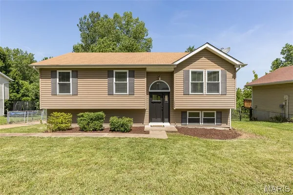 $275,000 | 1408 Castle Mill Drive, Arnold, MO 63010