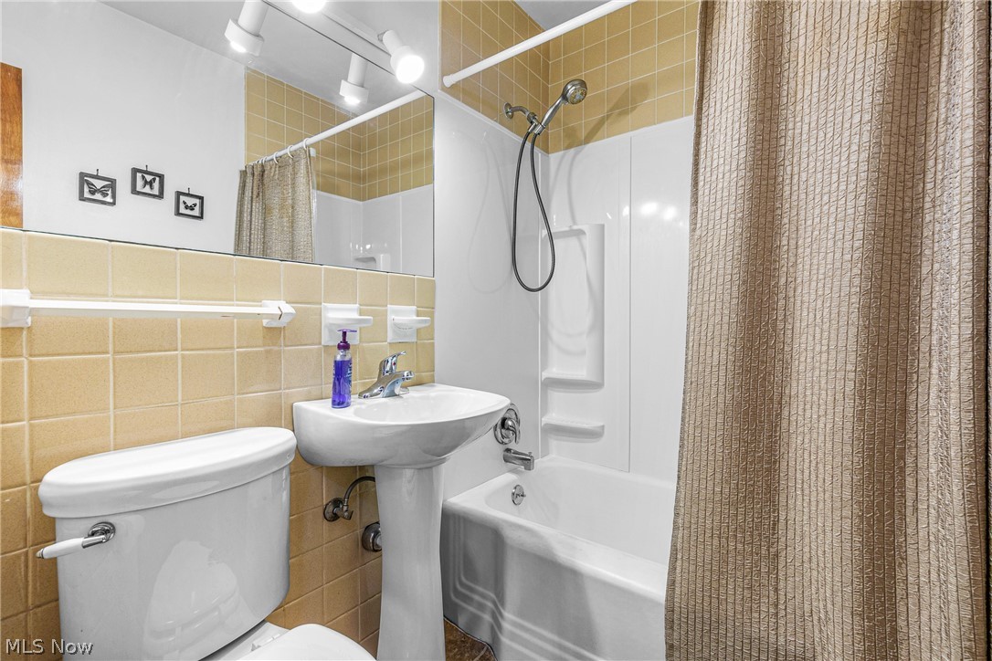 4112 Dartford Road South Euclid, OH 44121 - Photo 25 of 35