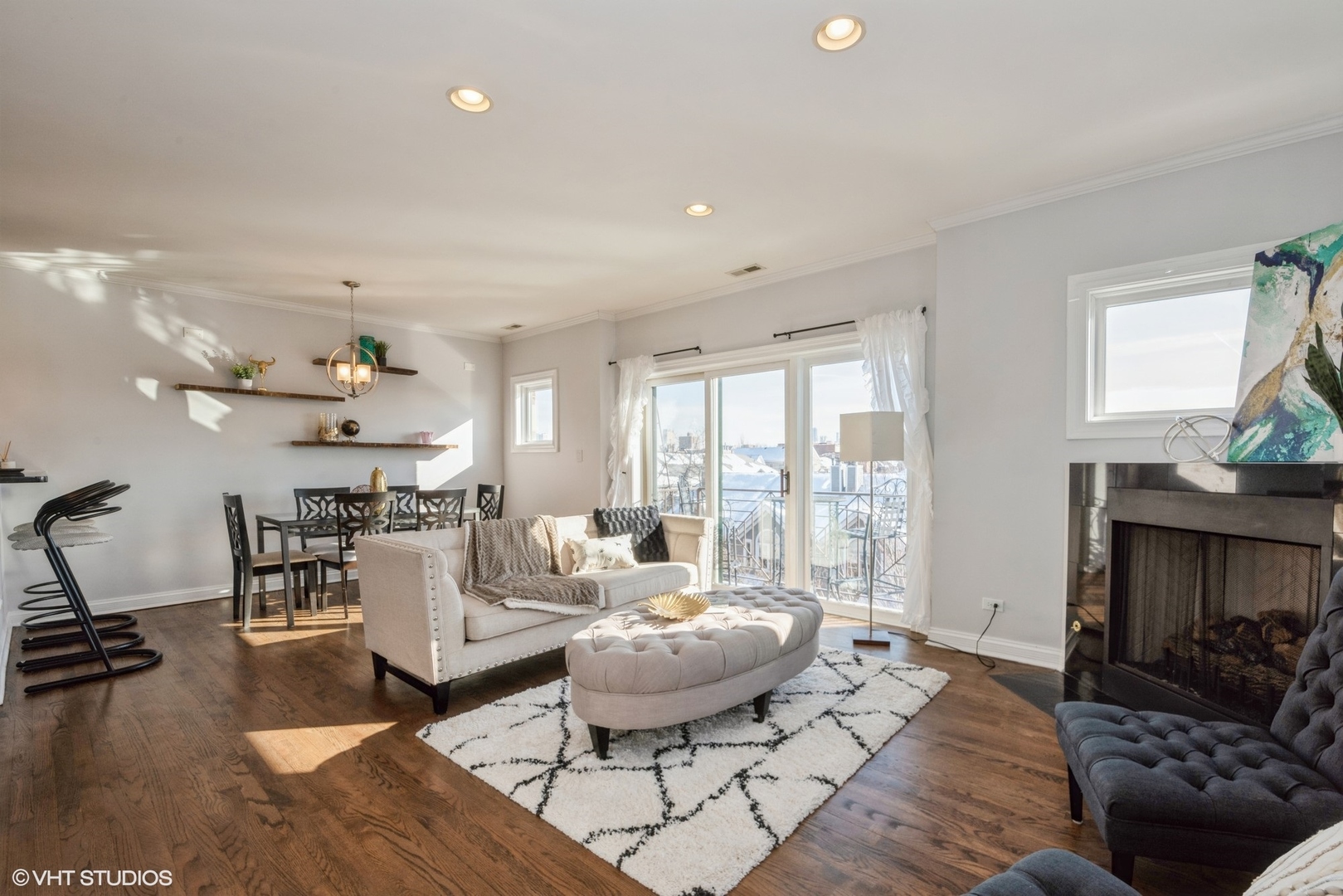 3401 North Racine Avenue, Unit 4 Chicago, IL 60657 - Photo 2 of 10