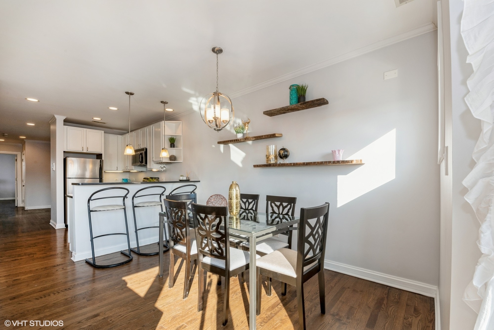 3401 North Racine Avenue, Unit 4 Chicago, IL 60657 - Photo 4 of 10