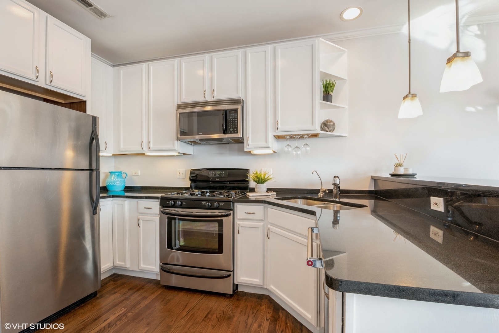3401 North Racine Avenue, Unit 4 Chicago, IL 60657 - Photo 5 of 10