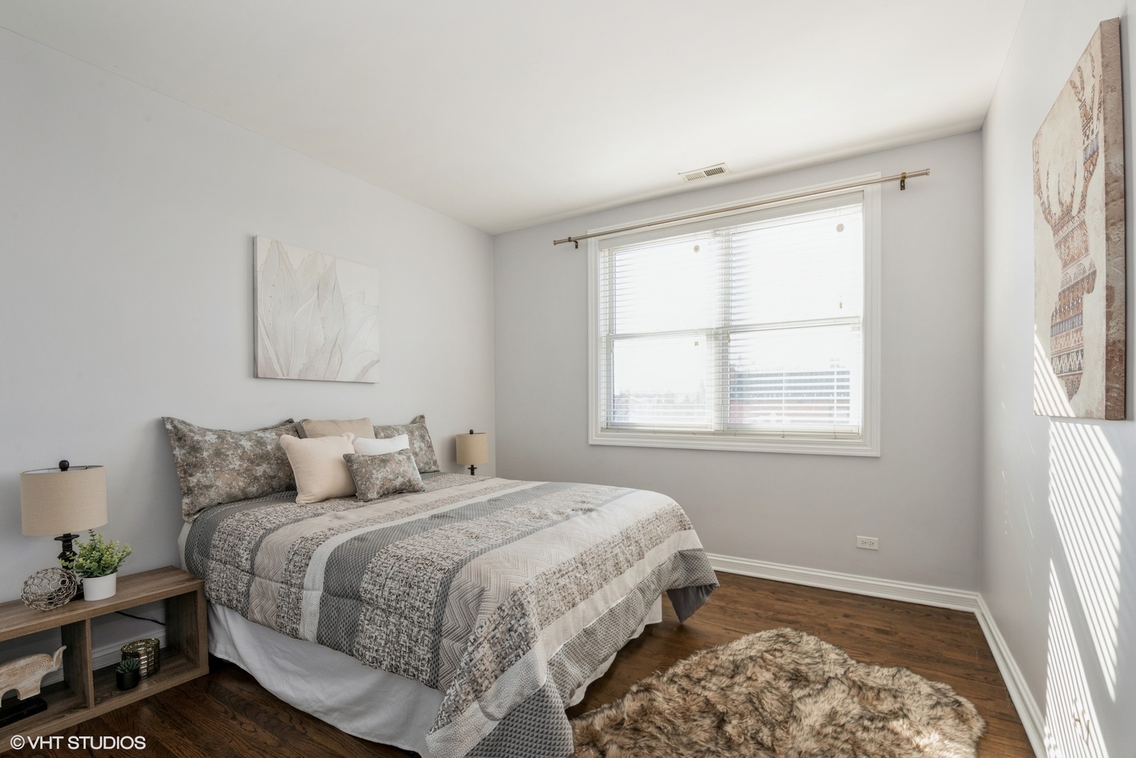 3401 North Racine Avenue, Unit 4 Chicago, IL 60657 - Photo 9 of 10