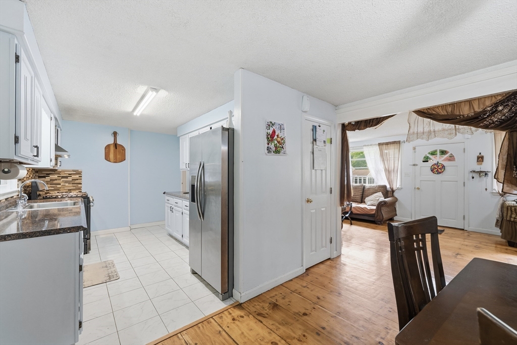 11 Mcfarlin Road Chelmsford, MA 01824 - Photo 8 of 37