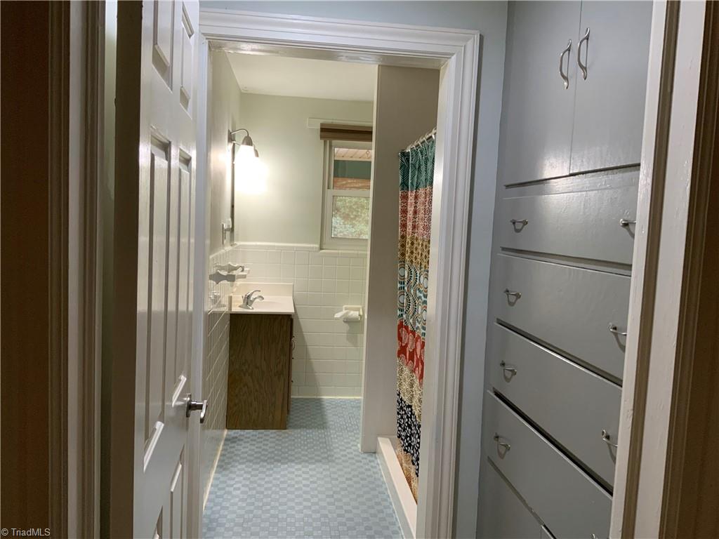 1805 Bringle Ferry Road, Unit 1805 Salisbury, NC 28146 - Photo 21 of 25 Bathroom w/ shower