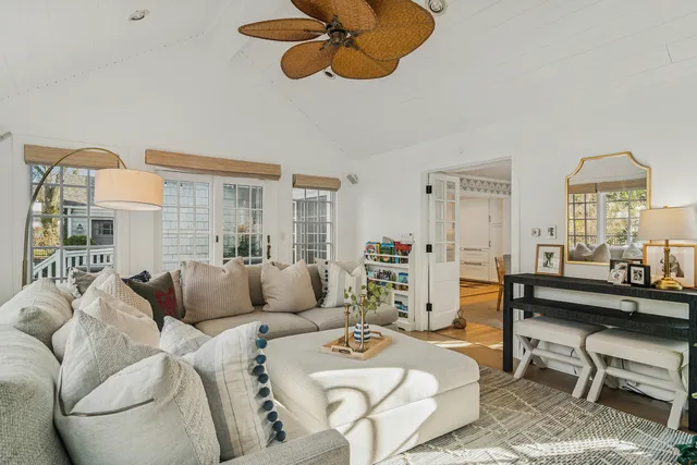 $885,000 | 240 Elm Road, Barrington, IL 60010