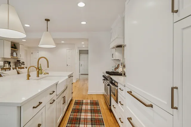 $885,000 | 240 Elm Road, Barrington, IL 60010