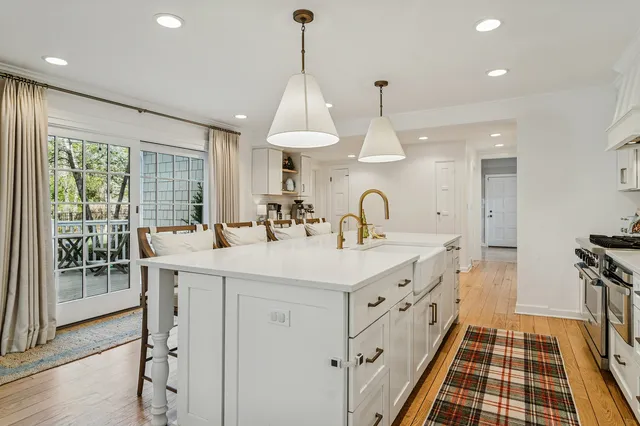 $885,000 | 240 Elm Road, Barrington, IL 60010