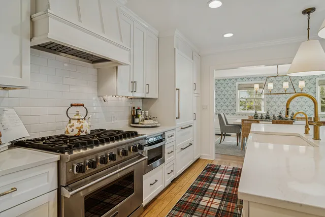 $885,000 | 240 Elm Road, Barrington, IL 60010