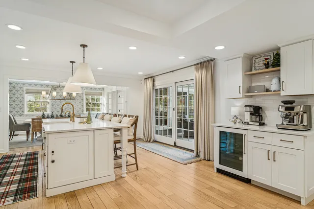 $885,000 | 240 Elm Road, Barrington, IL 60010