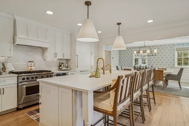 $885,000 | 240 Elm Road, Barrington, IL 60010