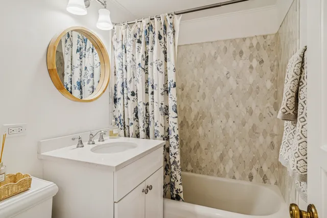 $885,000 | 240 Elm Road, Barrington, IL 60010