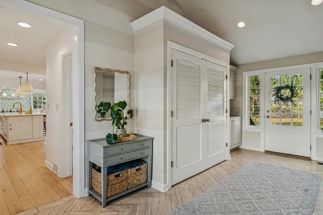 $885,000 | 240 Elm Road, Barrington, IL 60010