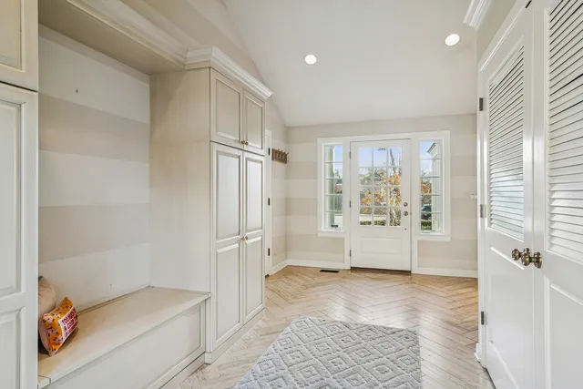 $885,000 | 240 Elm Road, Barrington, IL 60010