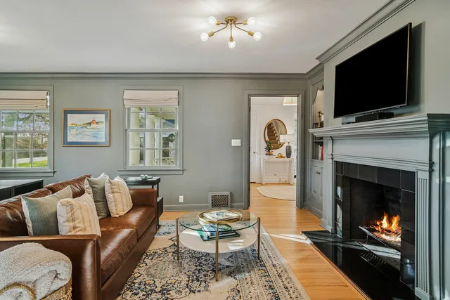 $885,000 | 240 Elm Road, Barrington, IL 60010