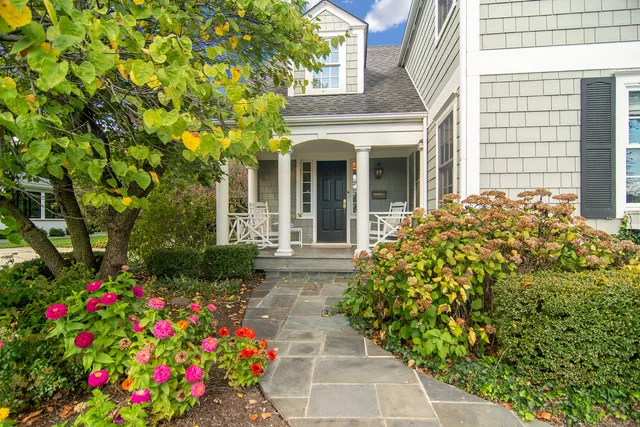 $885,000 | 240 Elm Road, Barrington, IL 60010