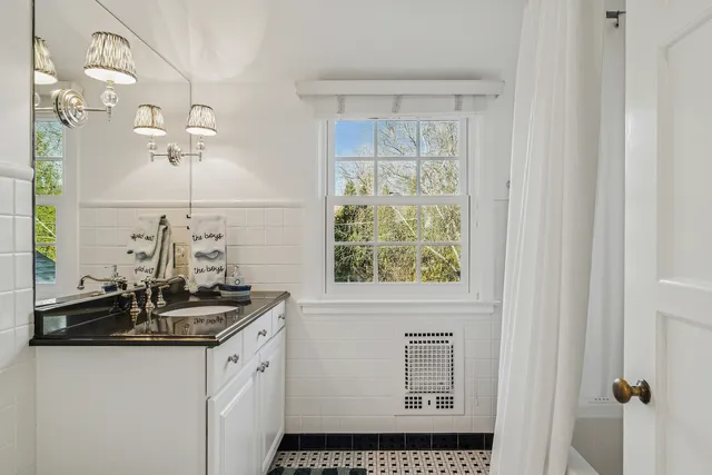 $885,000 | 240 Elm Road, Barrington, IL 60010