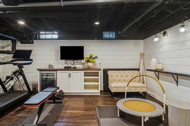 $885,000 | 240 Elm Road, Barrington, IL 60010