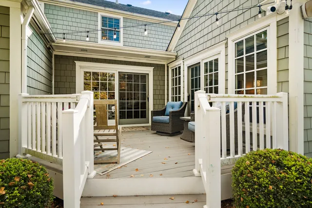 $885,000 | 240 Elm Road, Barrington, IL 60010