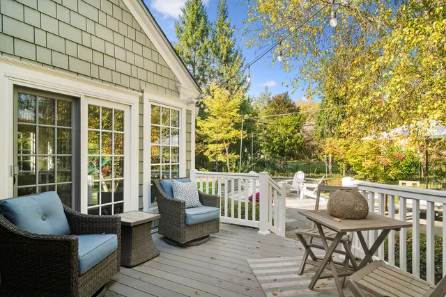 $885,000 | 240 Elm Road, Barrington, IL 60010