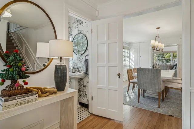 $885,000 | 240 Elm Road, Barrington, IL 60010