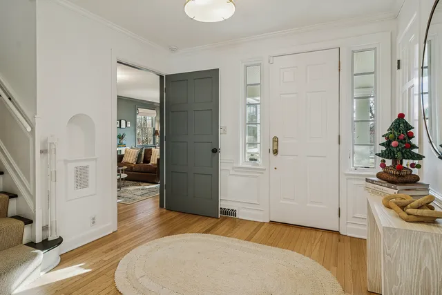 $885,000 | 240 Elm Road, Barrington, IL 60010