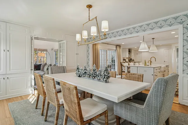 $885,000 | 240 Elm Road, Barrington, IL 60010