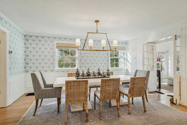 $885,000 | 240 Elm Road, Barrington, IL 60010