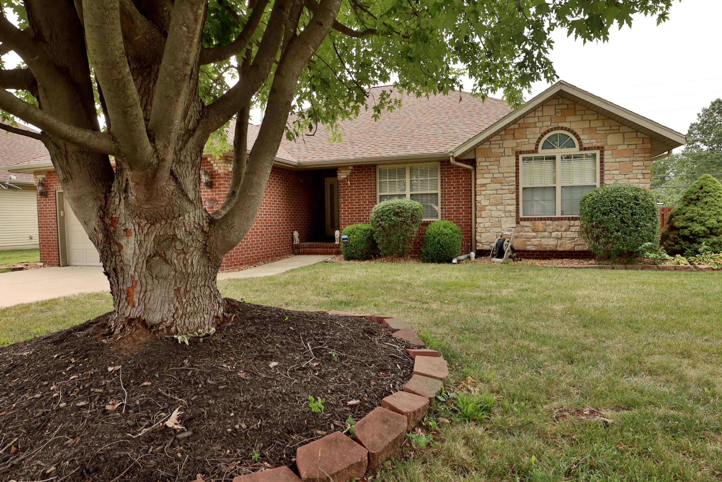 3741 North Oak Point Avenue Springfield, MO 65803 - Photo 2 of 51 Oak-4438