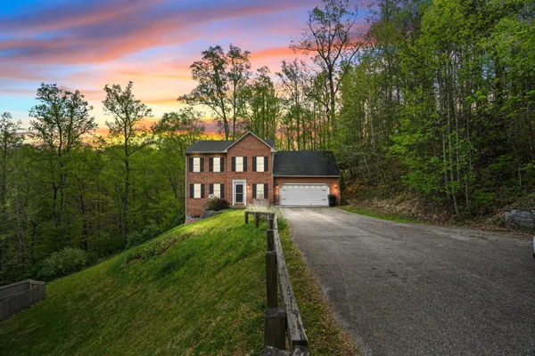 $399,900 | 7607 Peebles Lane, Roanoke, VA 24018