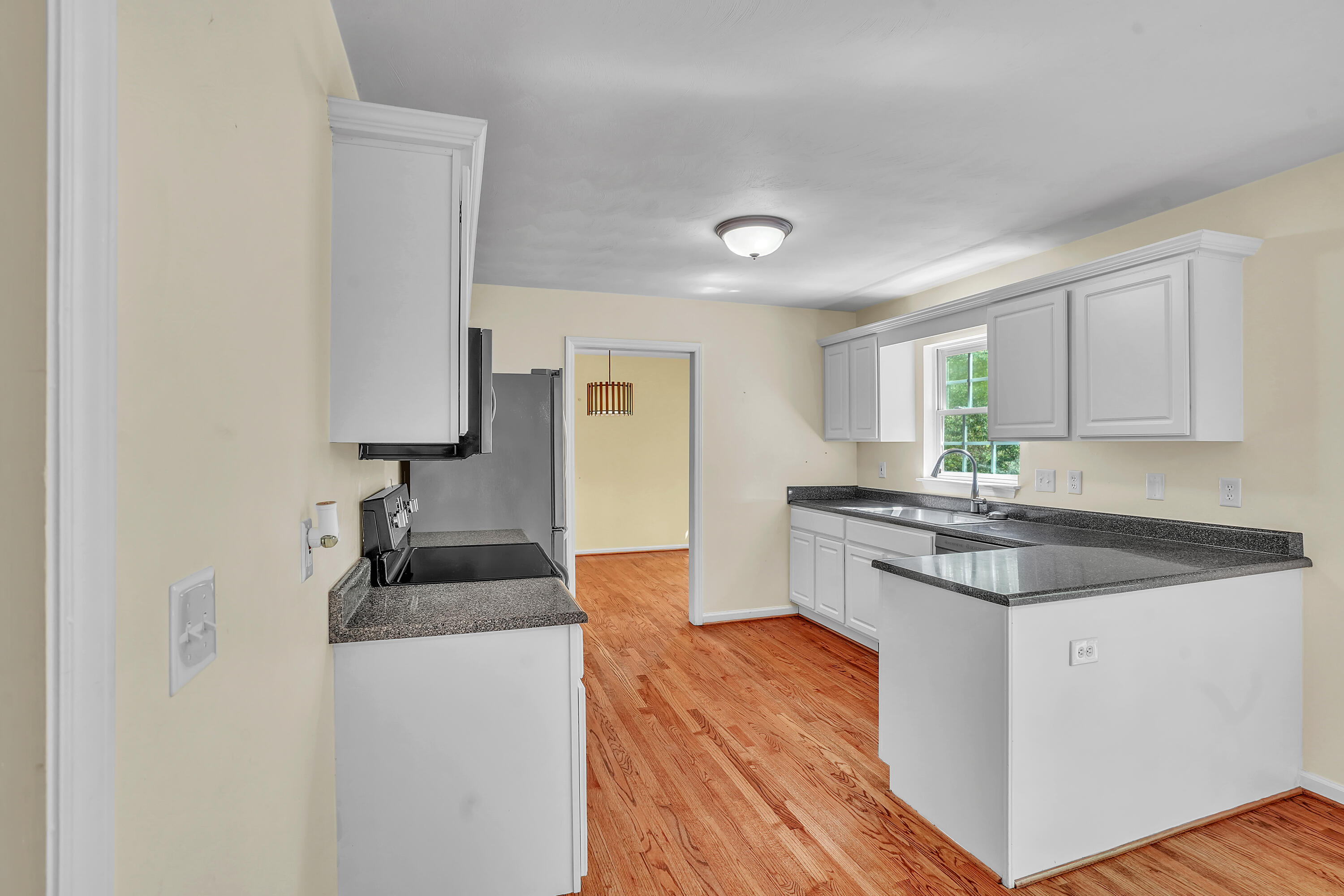 7607 Peebles Lane Roanoke, VA 24018 - Photo 11 of 57 a kitchen with stainless steel appliances granite countertop a sink stove and refrigerator