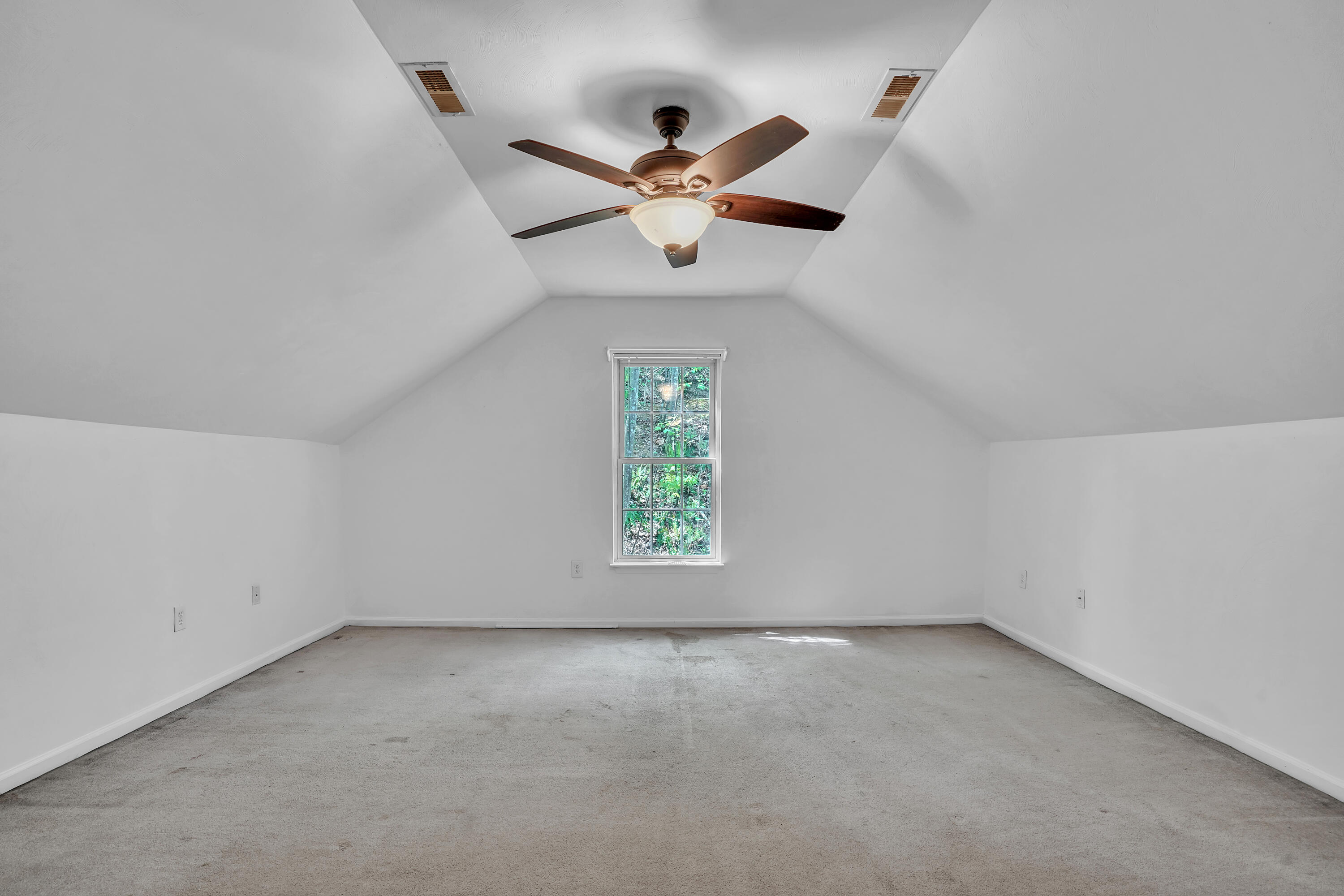 7607 Peebles Lane Roanoke, VA 24018 - Photo 22 of 57 an empty room with ceiling fan and window