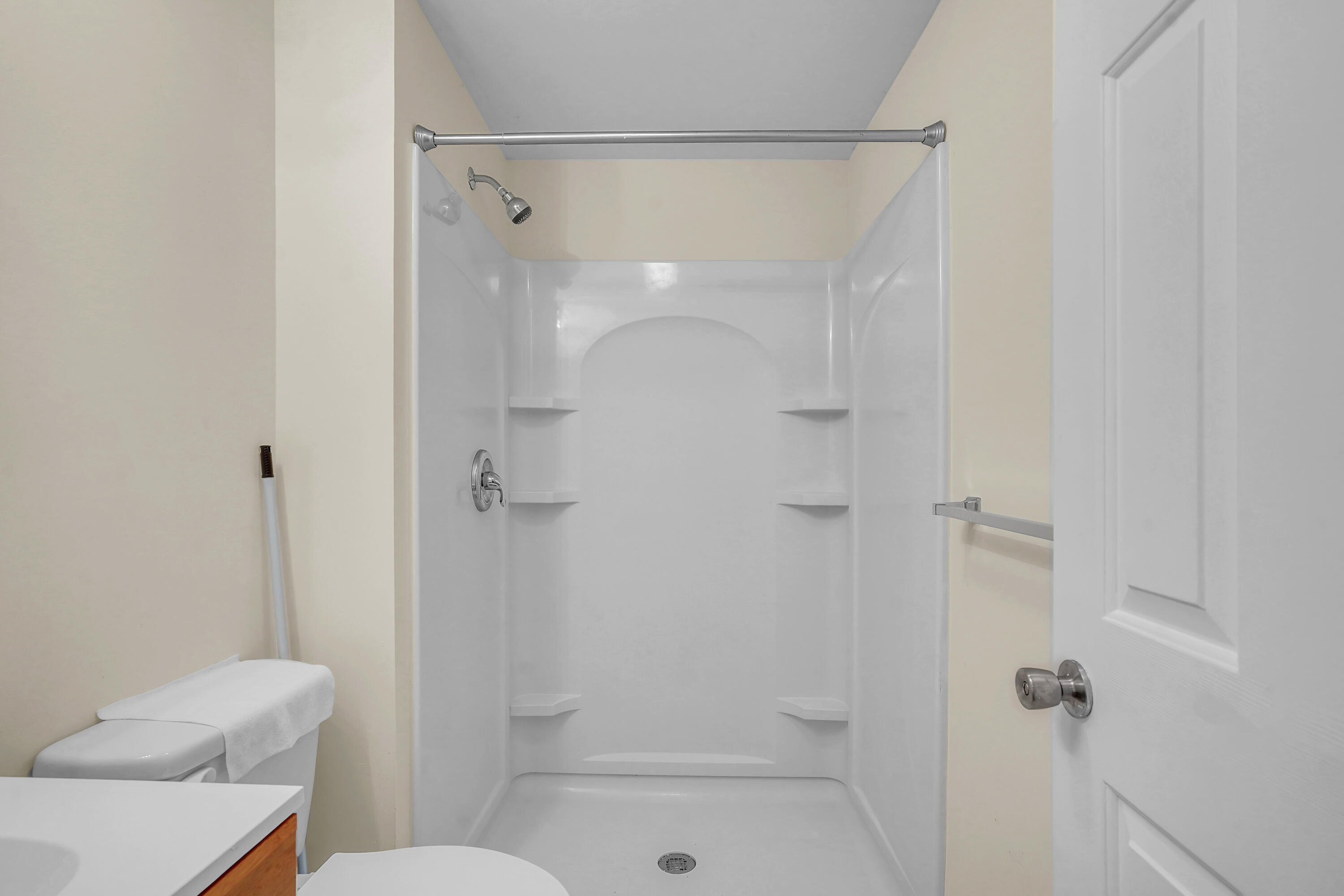 7607 Peebles Lane Roanoke, VA 24018 - Photo 41 of 57 a bathroom with a shower and a toilet