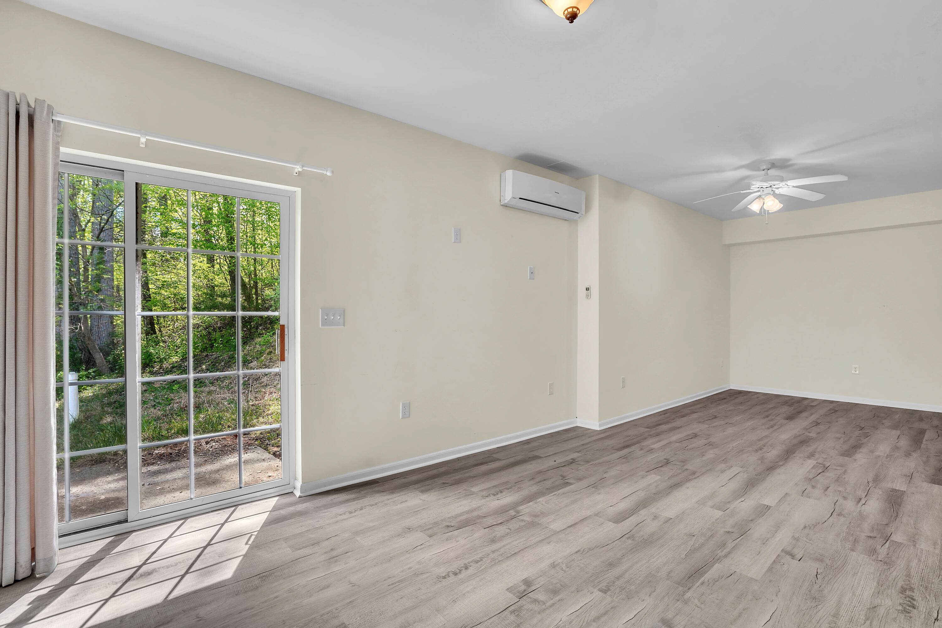 7607 Peebles Lane Roanoke, VA 24018 - Photo 44 of 57 an empty room with wooden floor and windows
