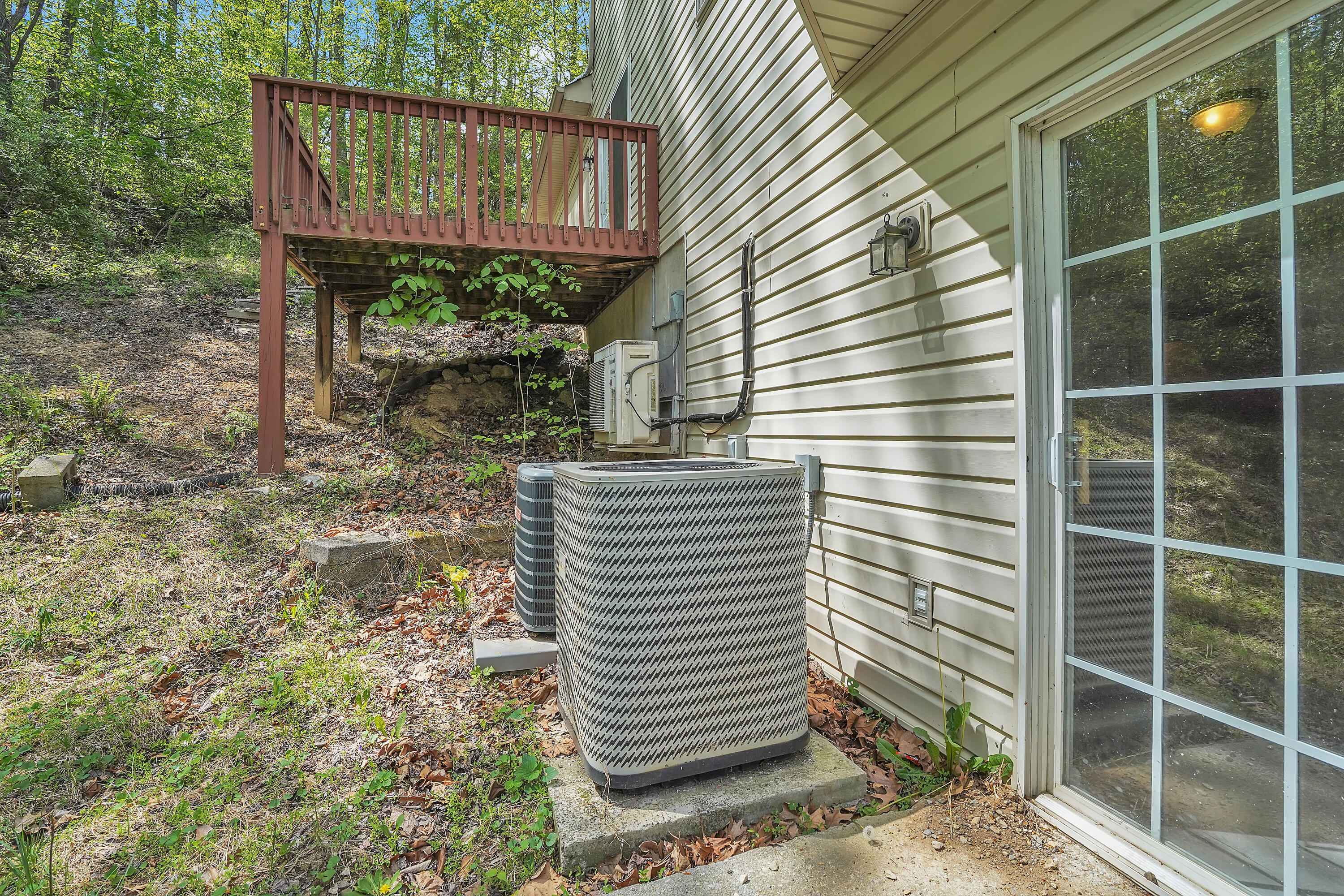 7607 Peebles Lane Roanoke, VA 24018 - Photo 50 of 57 a view of a house with a yard and sitting area