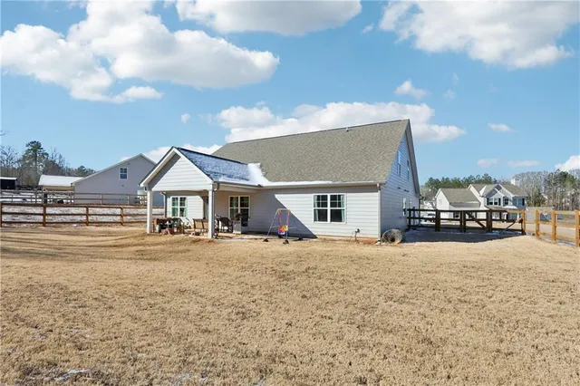 a view of a house with backyard porch and furniture