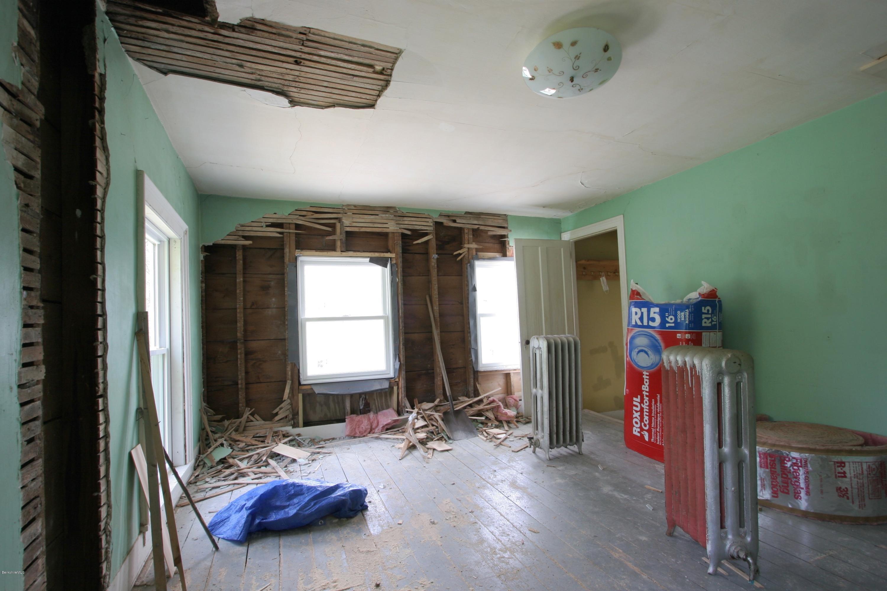 Upstairs Bedroom 1