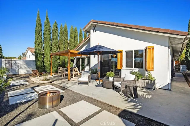 a view of a dinning table and chairs in the patio
