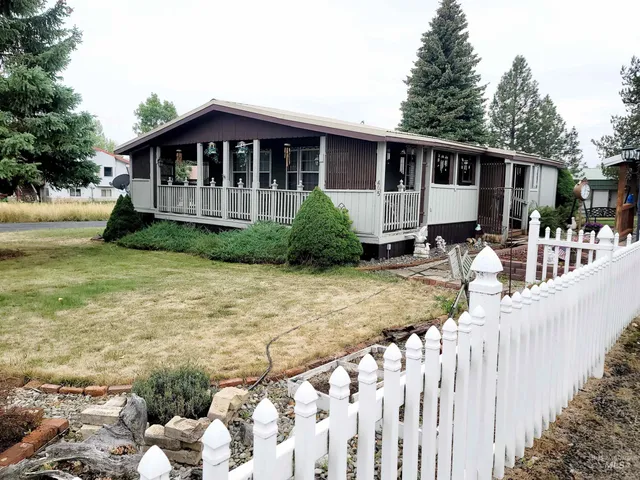 $230,000 | 405 North 2nd Street West, Weippe, ID 83553