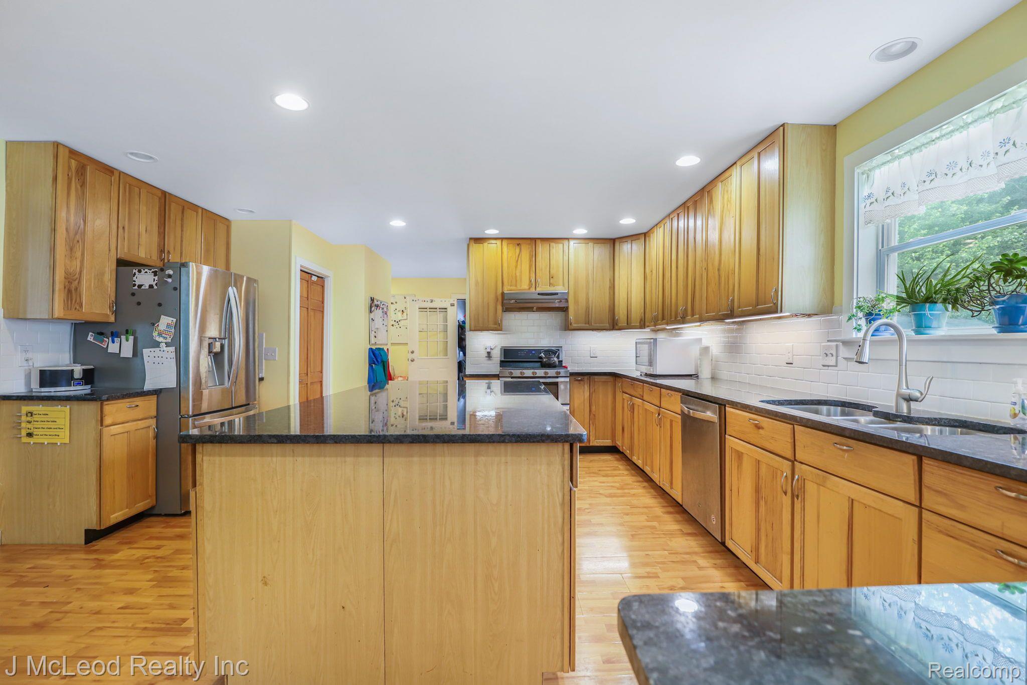 1916 Short Road Saginaw, MI 48609 - Photo 17 of 52 Gallery Image 17