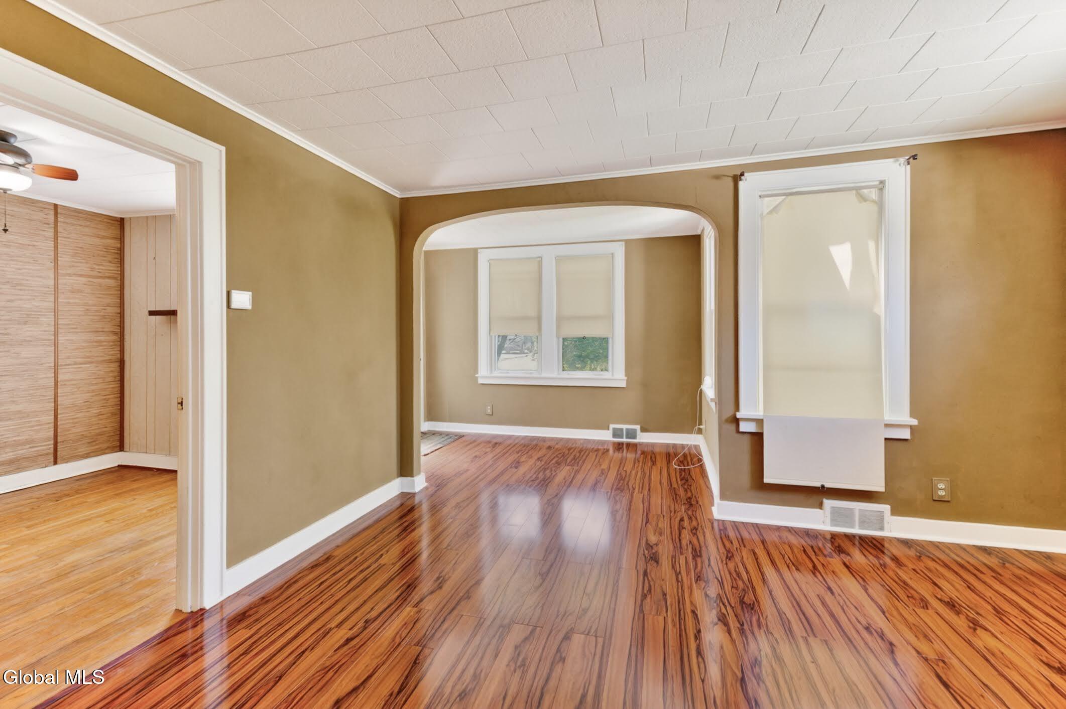 1817 Nott Street Schenectady, NY 12309 - Photo 4 of 37 7- 1817 Nott St