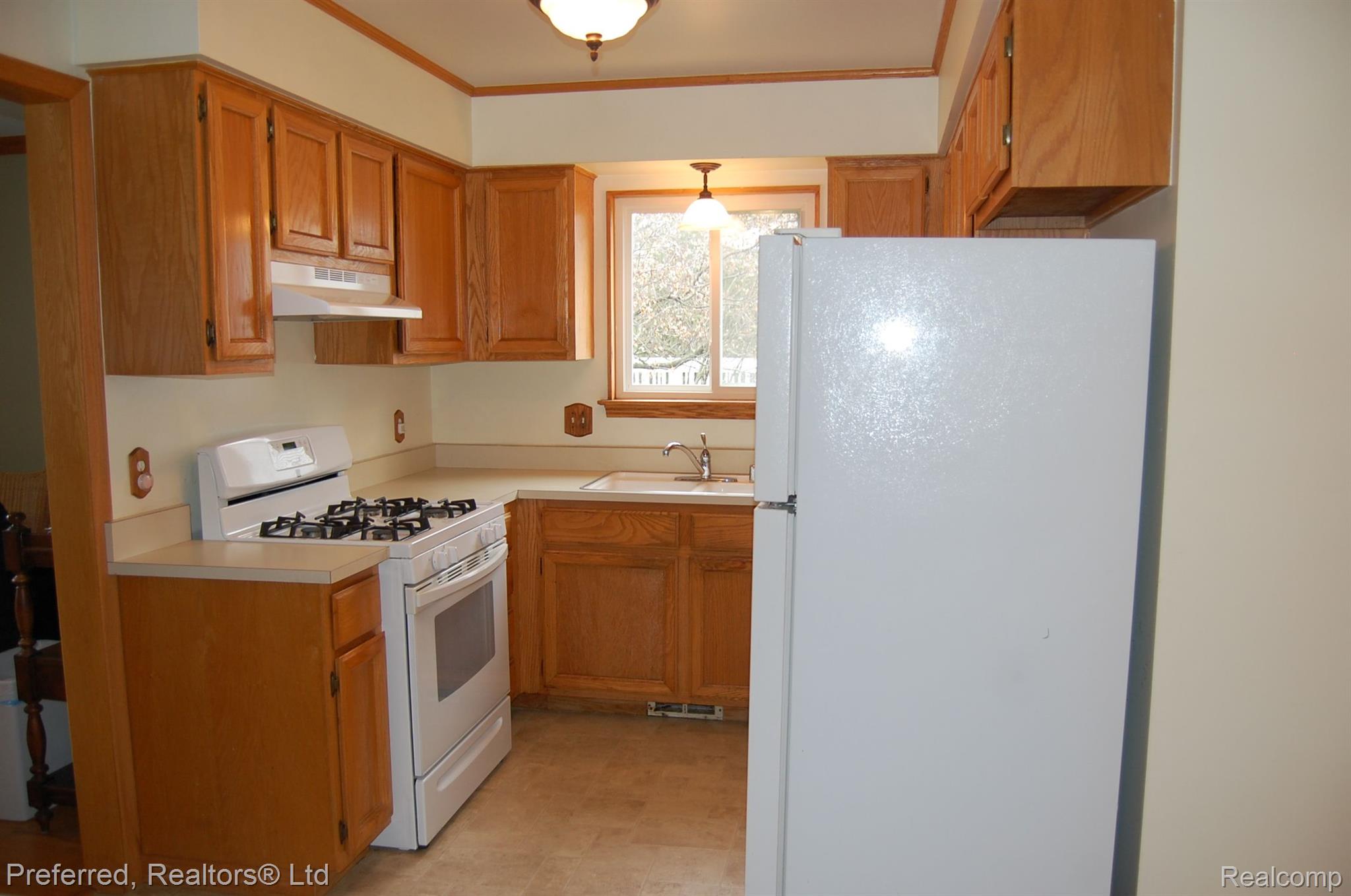 1133 High-Ridge Drive Canton, MI 48187 - Photo 6 of 24 Kitchen