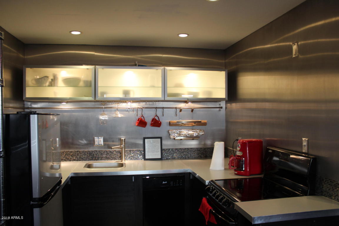 1010 East Osborn Road, Unit B Phoenix, AZ 85014 - Photo 2 of 10 KITCHEN