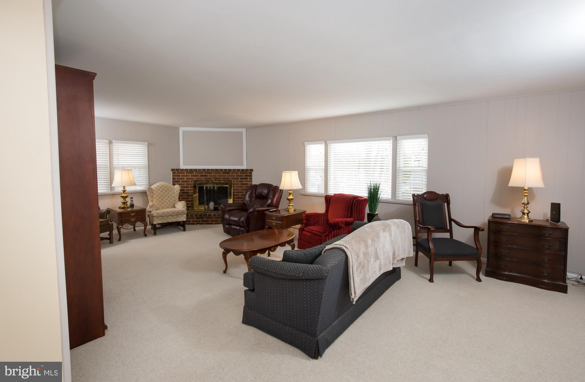 5227 Milland Street Springfield, VA 22151 - Photo 9 of 28 a living room with furniture and a lamp