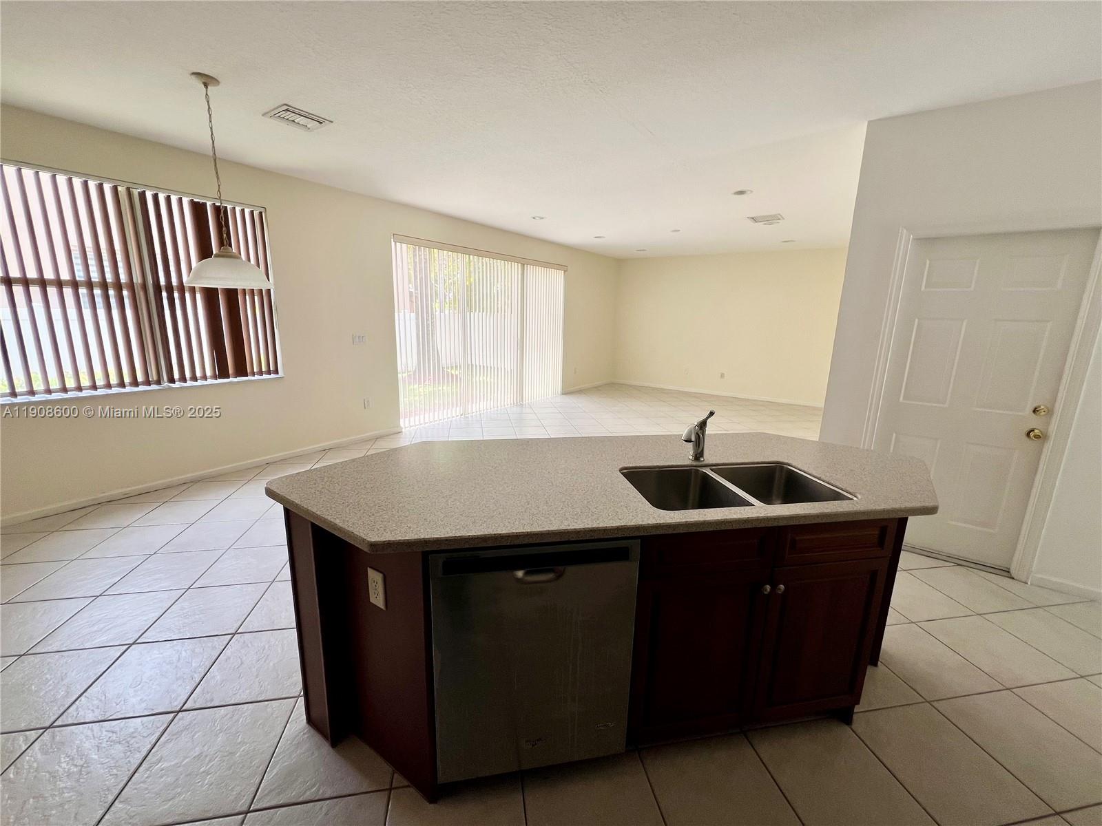 15562 Southwest 50th Court, Unit 15562 Miramar, FL 33027 - Photo 18 of 34